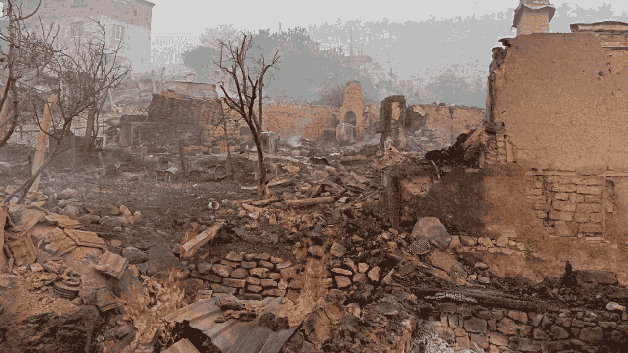 Sakarya Geyve’de yangın evleri yok etti! Söndürme çalışmaları sürüyor
