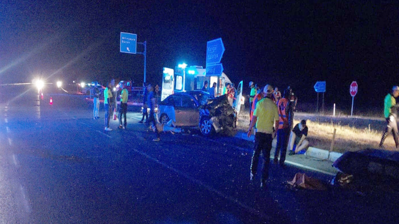Bitlis eski Valisi Karaömeroğlu ve ailesi kazada yaralandı