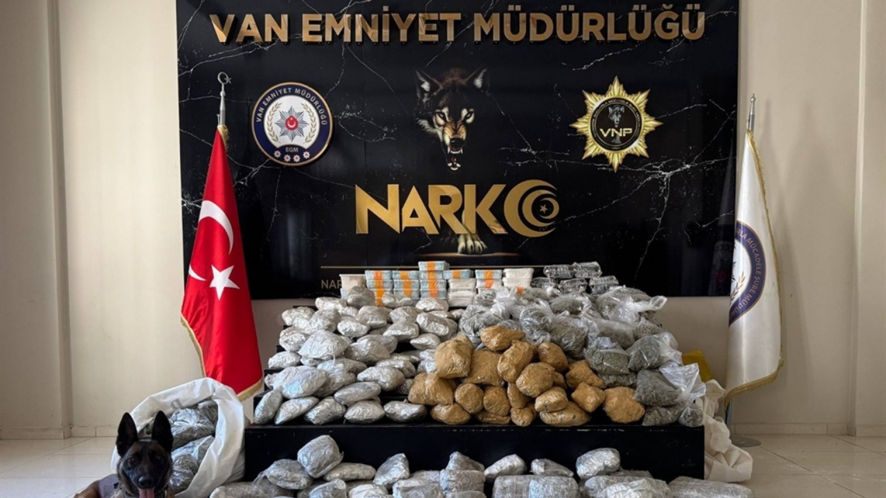 Van’da kamyonetin kasasından 122,5 kilo uyuşturucu çıktı