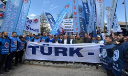 TÜRK-İŞ'ten Maliye Bakanlığı önünde 1 Mayıs kutlaması!