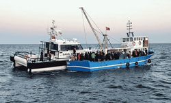 Balıkçı teknesinde 92 kaçak göçmen yakalandı