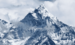 Everest’e tırmanan Filipinli dağcı hayatını kaybetti