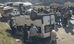 Hakkâri Şemdinli’de öğrenci servisi takla attı