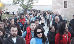 Edirne’de Kakava ve Hıdırellez coşkusu: Tunca Nehri'ne dilekler bırakıldı