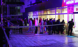 Düğün salonu önünde bıçaklı kavga: 2’si ağır 5 yaralı