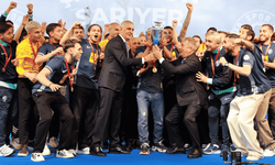 Sarıyer şampiyonluk kupasını TFF Başkanı Hacıosmanoğlu’ndan aldı