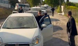 Alt geçitte yol verme inadı trafiği kilitledi!