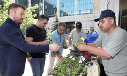 Vergi ödeyene çiçekli teşekkür