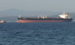 Çanakkale Boğazı'nda makine arızası yapan tanker nedeniyle deniz trafiği durduruldu