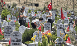 Hatay deprem şehitliğinde bayram hüznü