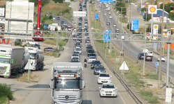 Kilit kavşakta dönüş trafiği: Kırıkkale’de araç kuyrukları kilometreleri buldu
