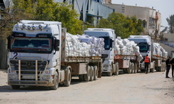 İsrail kontrolündeki yardım tırları yağmalandı