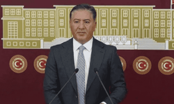 CHP’li Murat Emir mitingde sahneden düştü