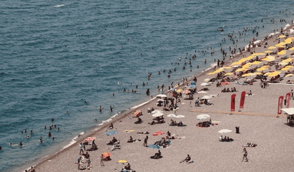 Antalya sahillerinde ücretli plaja tepki