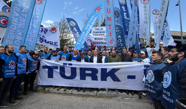 TÜRK-İŞ'ten Maliye Bakanlığı önünde 1 Mayıs kutlaması!