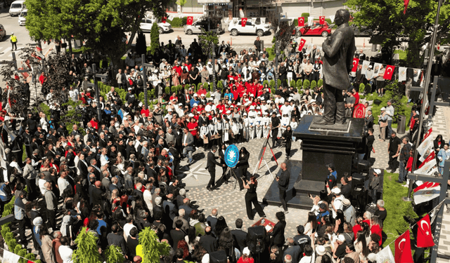 Etimesgut Cumhuriyet Meydanı'nda 19 Mayıs coşkusu
