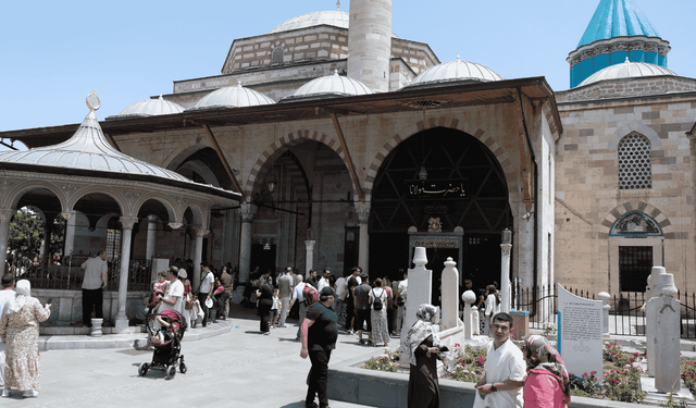 Kurban Bayramı'nda Mevlana Müzesi'ne ziyaretçi akını