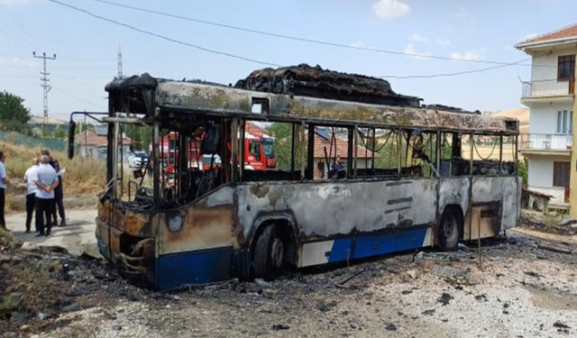 Ankara'da belediye otobüsü alev alev yandı!