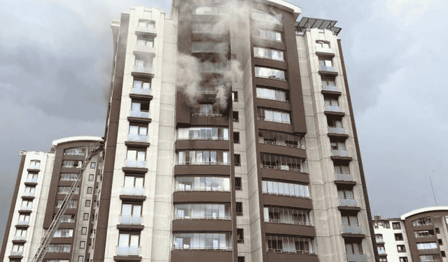 Keçiören'de 14 katlı binada yangın çıktı: 2 kişi kurtarıldı