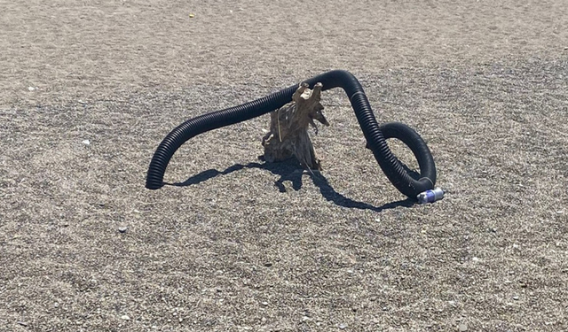 Antalya'da plastik boru kıyıya vurdu