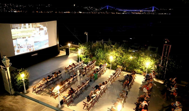 İstanbul’da ücretsiz yazlık sinemalar başladı!