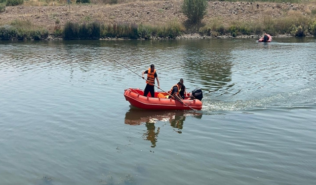 Serinlemek için Kızılırmak'a giren şahıs kayboldu