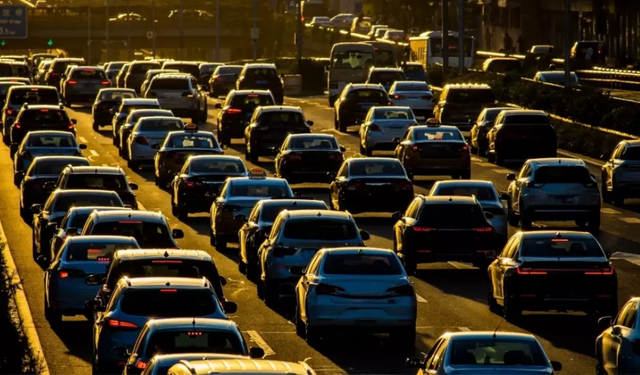 Karayollarında rekor yoğunluk: Trafik hacmi 3 kat arttı