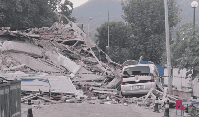 Balıkesir Sındırgı’da 6.1’lik deprem: Bölge beşik gibi sallanıyor