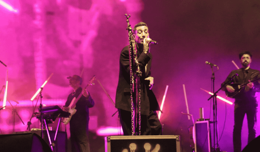 Can Bonomo, 485’inci Mesir Macunu Festivali’nde Manisalılarla buluştu