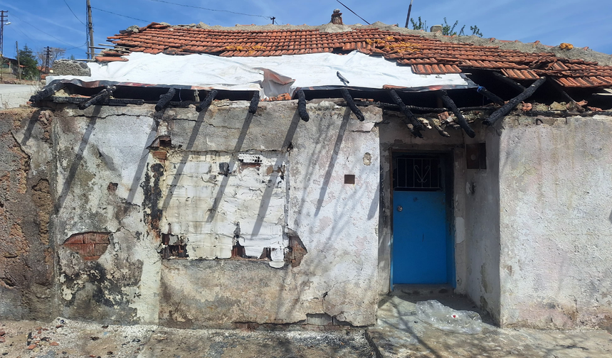 Arkadaşlarına sinirlenip koltuğu yaktı: 76 yıl hapis talep edildi!