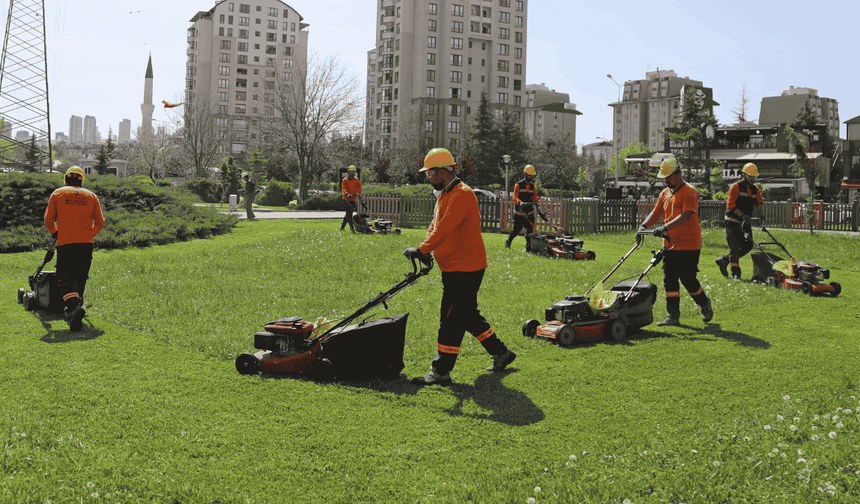 Çankaya parklarında yaz mesaisi