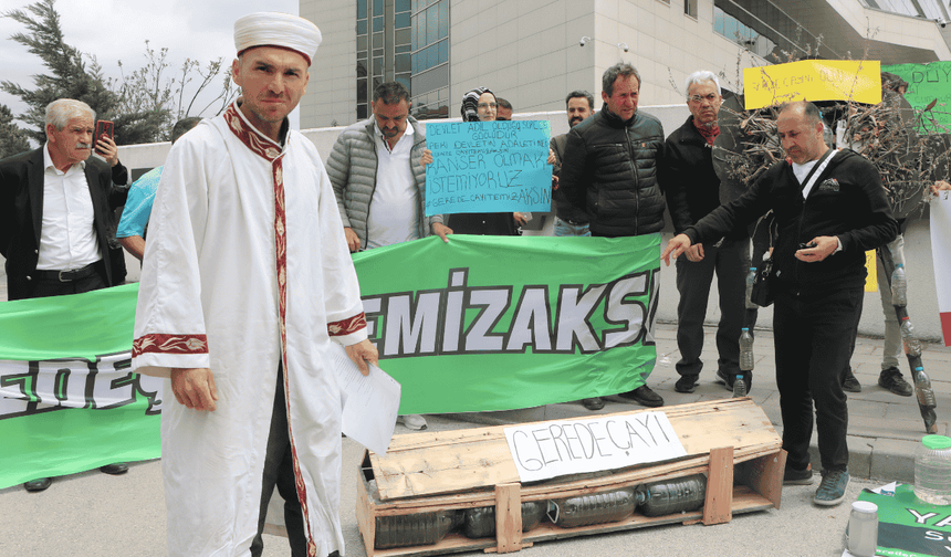 Gerede Çayı’ndaki kirlilikten dolayı vatandaşlar gıyabi cenaze namazı kıldı