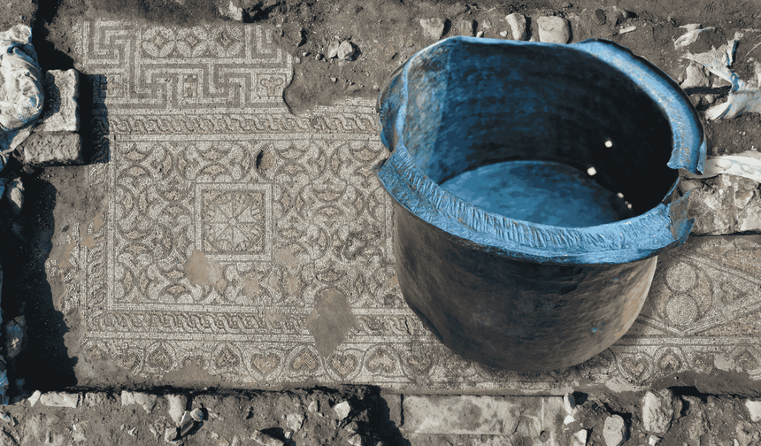 Bergama Antik Kenti'nde Roma dönemine ait bronz kazan bulundu: İşçiliği bugünle birebir aynı