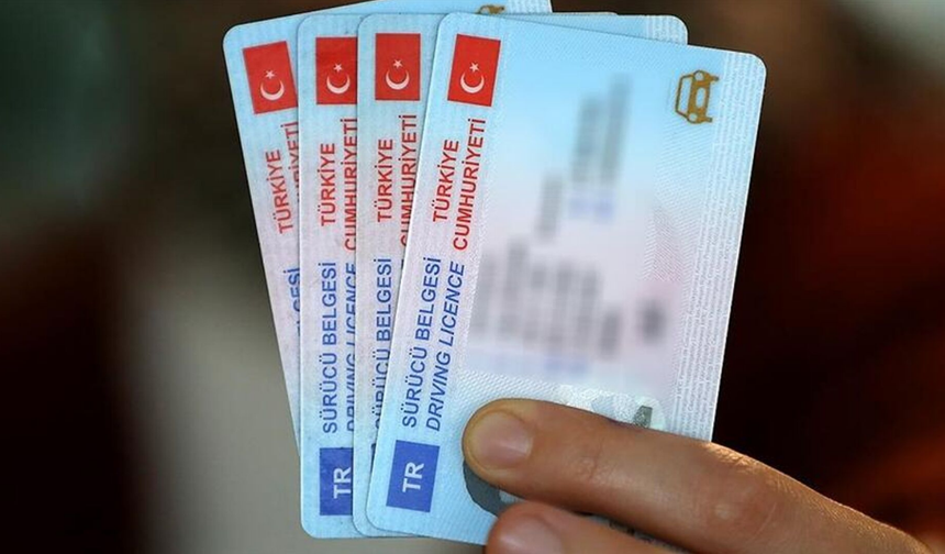 Eski tip ehliyetler için süre uzatıldı!