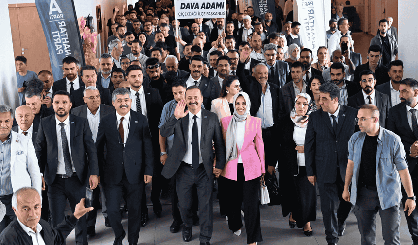 Anahtar Parti'nin yeni şarkısı: Geliyor Yavuz Başkan