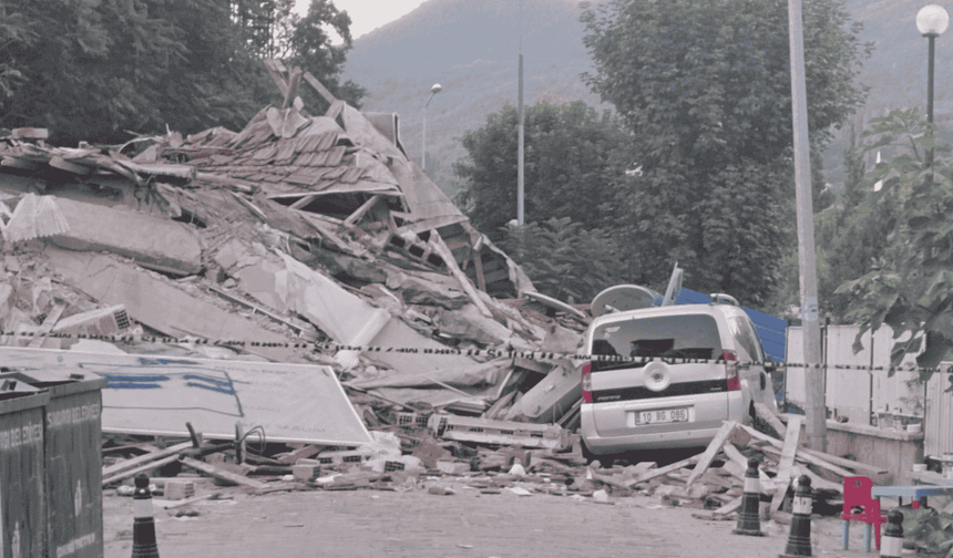 Balıkesir Sındırgı’da 6.1’lik deprem: Bölge beşik gibi sallanıyor