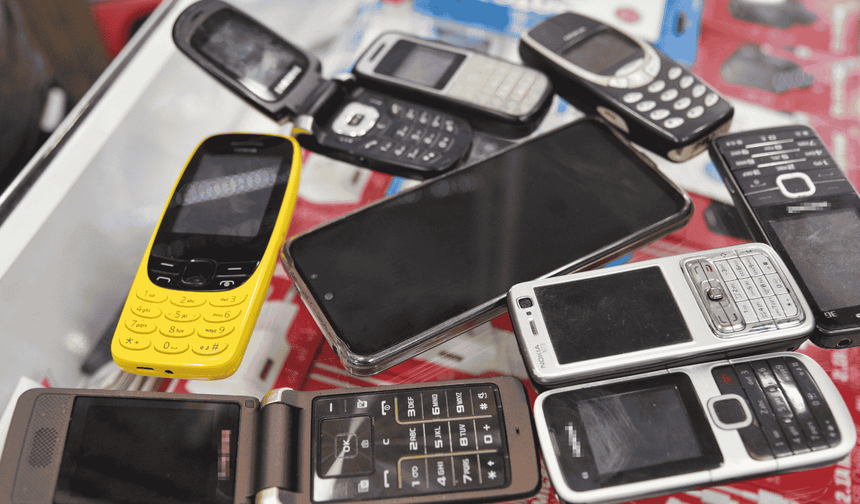 Veliler çocuklar için 'tuşlu telefon' tercih ediyor