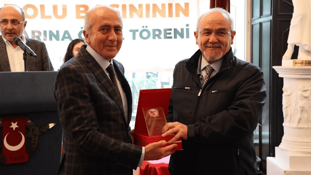 Anadolu'nun basın çınarları arasında Ankaralı deneyimli gazeteci Dursun Erkılıç da ödüllendirildi.